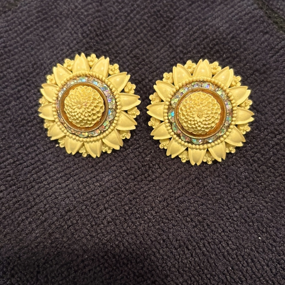 Vintage yellow clip on earrings aurora borealis stones around center 1 1/4”